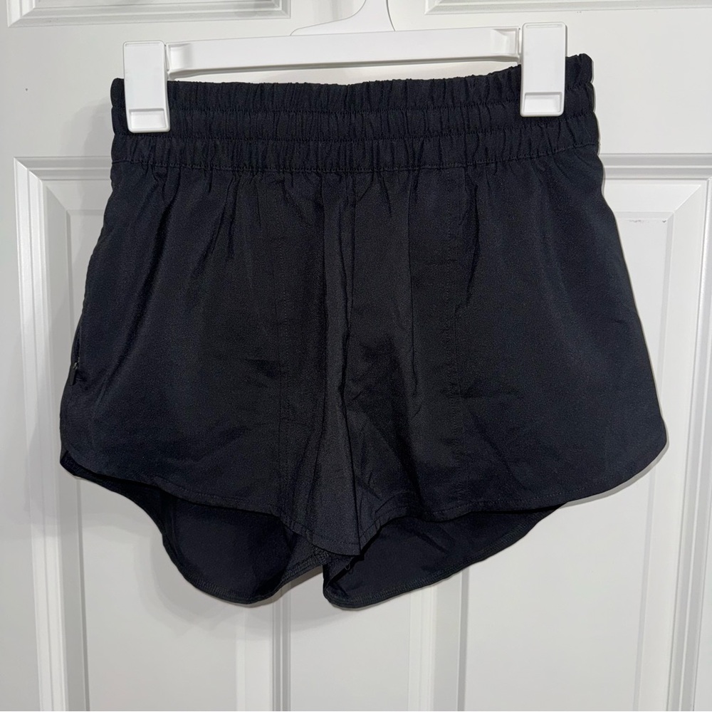 all in motion black shorts